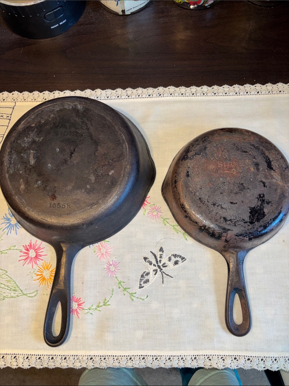 VINTAGE SET OF 2 Cast Wagner Ware No. 5 cast iron skillet (catalog number 1055)